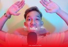 Content Creator Ini Dikelilingi Oleh Wanita-Wanita Seksi
