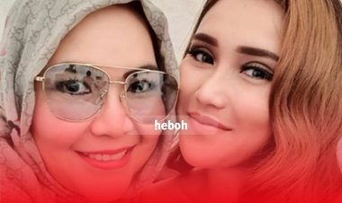 Ayu Ting Ting Memeluk Sang Ibunda Sambil Menangis Diduga Karena Haters