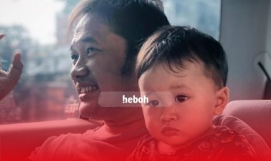 Foto Kecil Hanung Bramantyo dan Putra Bungsunya, Bhaj Kama Mirip Anak Kembar