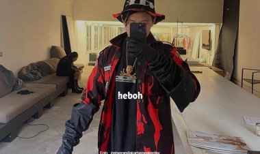 Desainer Indonesia Arnold Putra Jadi Sorotan Netizen Usai Pakai Baju Pemuda Pancasila di Paris Fashion Week