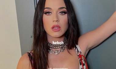 Momen Lucu Celana Katy Perry Robek, Diperbaiki Pakai Lakban