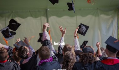 Bikin Haru, Bayi 4 Bulan Diwisuda Wakili Mendiang Ibu dan Ayah yang Dipenjara