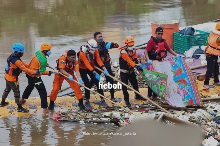 Mahasiswi IPB yang Hanyut Terseret Banjir di Bogor Ditemukan di Jakarta Barat