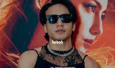 Jefri Nichol Tampil Nyentrik di Gala Premiere Sri Asih, Terinspirasi dari Dave Navarro