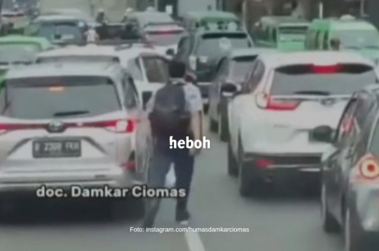 Viral! Pelajar SMP di Bogor Buka Jalan untuk Damkar