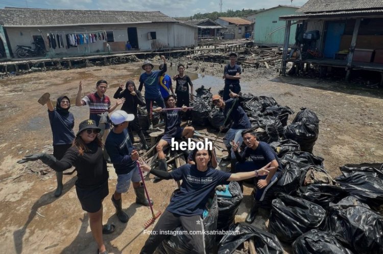 Peduli Lingkungan, Ksatria Batam Bersihkan Sampah Hampir 5 Ton di Kampung Tua Tanjung Uma