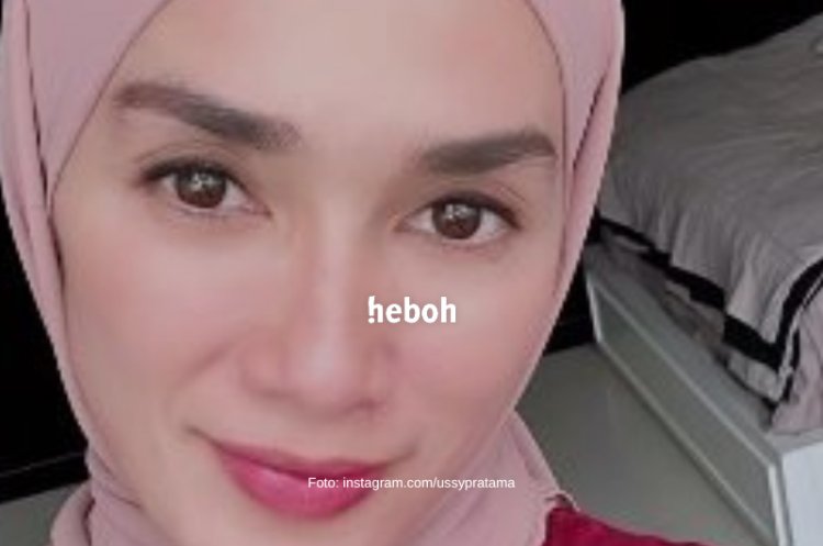 Tampil Berhijab, Penampilan Ussy Sulistiawaty Banjir Pujian