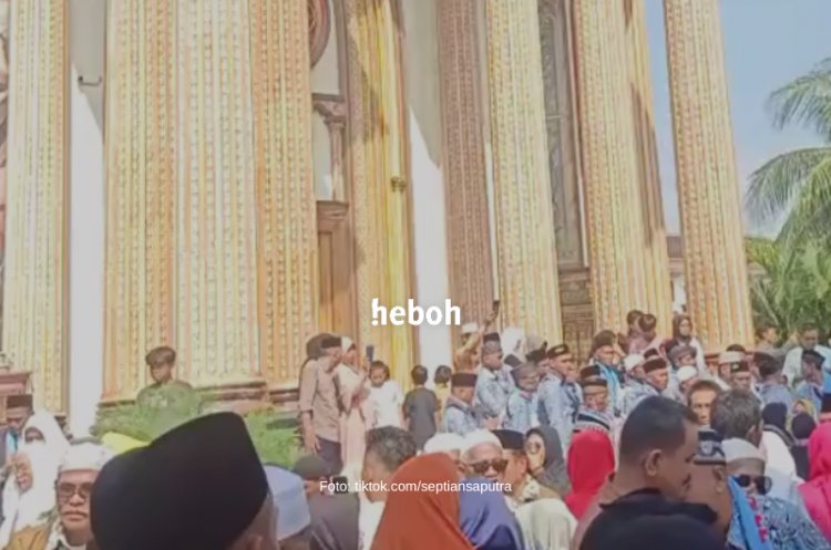 Viral! Sultan Bojong Koneng Berangkatkan Umrah 2 RT Sekaligus