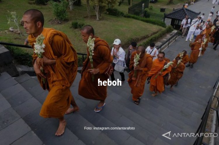 32 Biksu Thailand Sampai di Candi Borobudur Usai Berjalan 60 Hari dan 2.600 Km