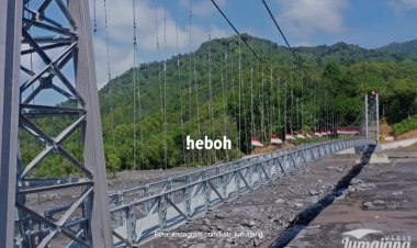 Detik-detik Hancurnya Jembatan Gantung Kaliregoyo di Lumajang Seharga Rp 9 Miliar