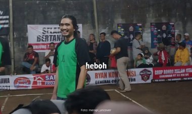 Merakyat Banget! Momen Duta Sheila On 7 Main Voli Bareng Tetangga