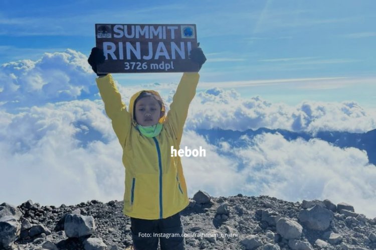 Hebat! Bocah Berusia 10 Tahun Berhasil Taklukam Puncak Gunung Rinjani