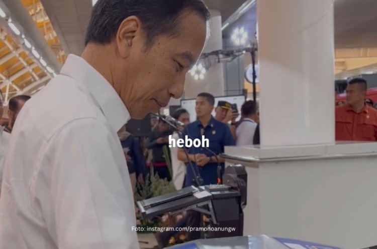 Presiden Jokowi Resmikan LRT Jabodebek, Tanda Tangannya Jadi Sorotan