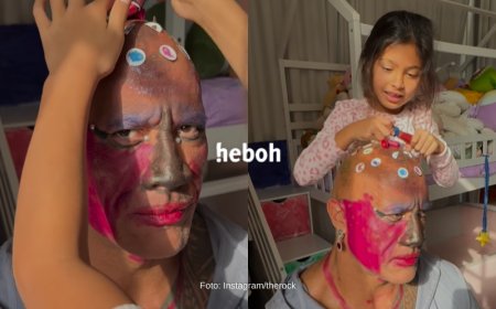 Dwayne "The Rock" Johnson Dibuat Gemas dengan Makeup dan Aksesoris dari Anak-anaknya