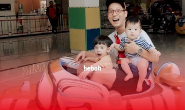 Foto Bareng Anak, Papa Muda Ini Lebih Cocok Jadi Kakaknya
