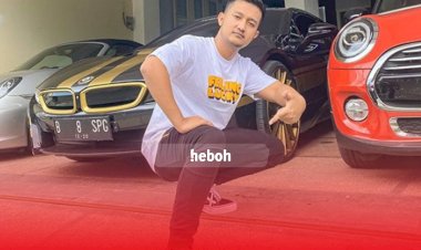 Viral! Crazy Rich Surabaya Bagi-Bagi Uang Jutaan dalam Kerdus