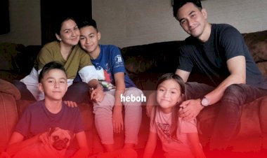 Potret Hangat Darius Sinathrya Bareng Keluarganya