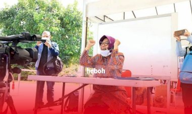 Wali Kota Surabaya, Risma Sujud di Kaki Dokter IDI