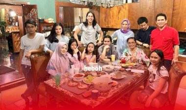 Potret Lengkap Keluarga Ahmad Dhani dan Mulan Jameela