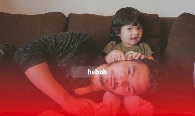 Tingkah Lucu Orang Tua dan Anak Dalam Challenge Cuddle With Your Kid