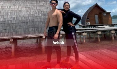 Nyari Tempat Honeymoon, Elly Sugigi Malah Ditemani Mantan Pacar