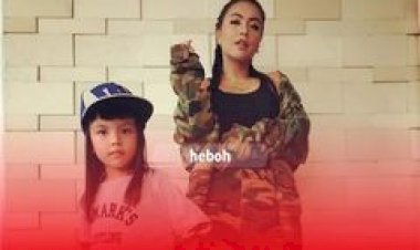 Perjuangan Seorang Ibu, Denada Beri Pengobatan Terbaik Untuk Putrinya