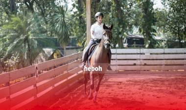 Hobi Berkuda, Begini Gaya Kece Dian Sastrowardoyo