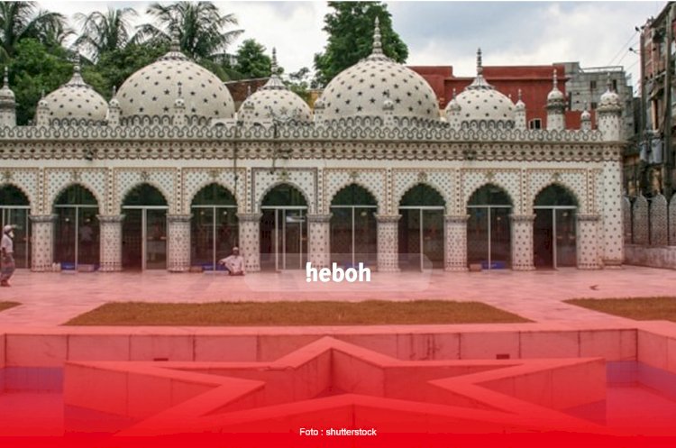 Di Bangun Dari Benda-Benda Daur Ulang, Intip Cantiknya Masjid di Bangladesh ini!