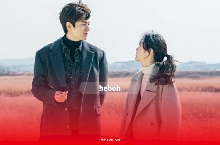 Romantis, Momen Kedekatan Lee Min Ho & Kim Go Eun di Balik Layar