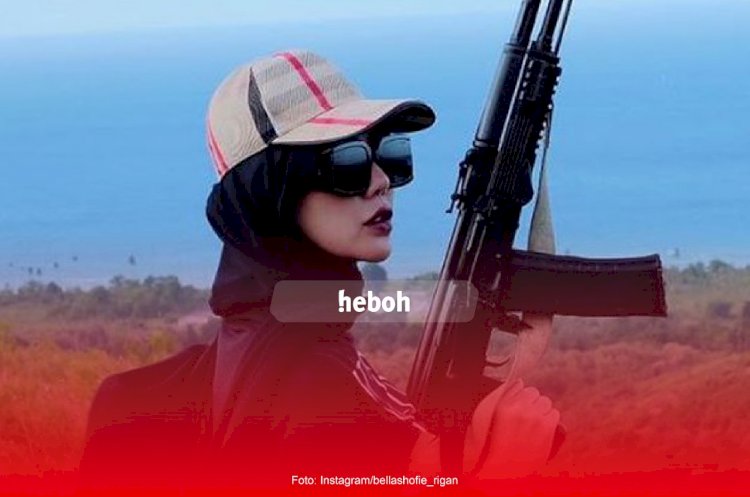 OOTD Branded, Begini Foto Hot Mom Bella Shofie Latihan Menembak di Puncak Gunung