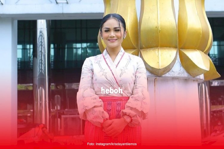 Manglingi! Beda Gaya Selebriti Saat Jadi Pejabat Negara