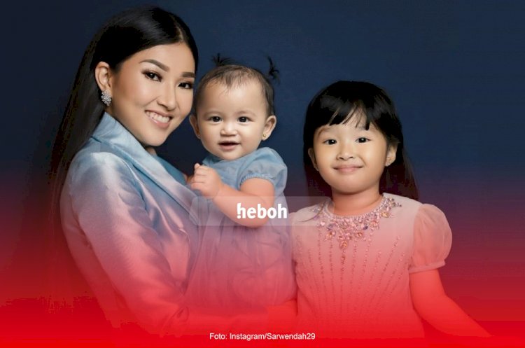 Selebriti yang Lebih Memilih Asuh Anak Sendiri Tanpa Babysitter, Keibuan Banget!