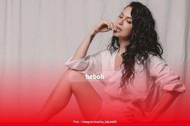 Yuk Intip Potret Body Goals Sophia Latjuba di Usianya yang memasuki Setengah Abad!