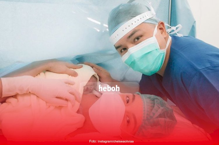 Gemas! Chelsea Olivia Lahiran, Begini Potret Nastusha Gendong Adik Laki-Lakinya